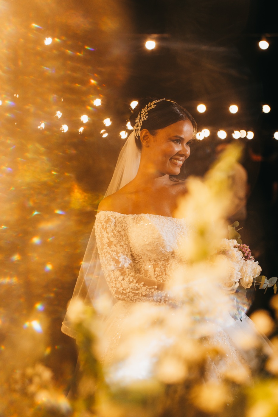 Noiva entre luzes — fotografia de Vinícius Filho